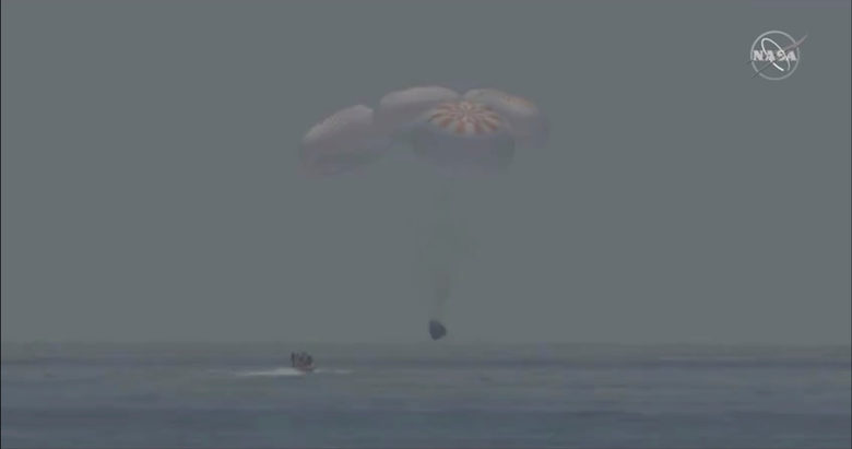Историческо кацане - SpaceX върна астронавтите от първия частен космически полет