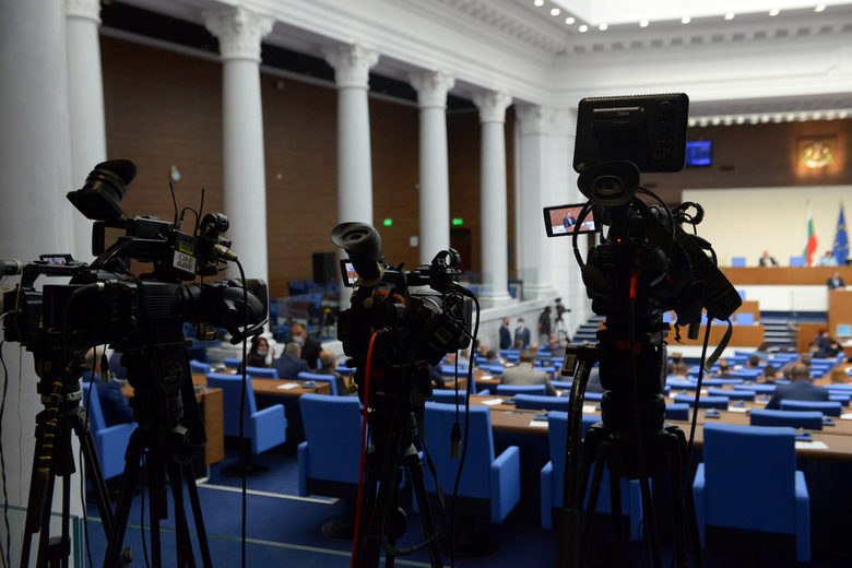 Депутатите отново на работа: План на ДПС за еворофондовете, бойкот на Радев и медиите надалече