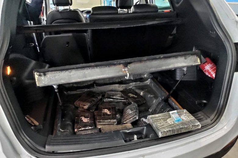 Кратки новини: Автобус с военни изгоря на пътя, няма пострадали