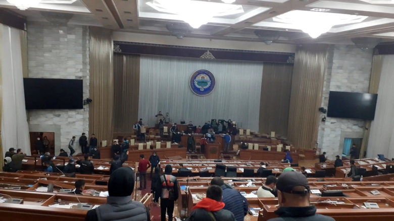 Опозицията в Киргизстан обяви, че е завзела властта