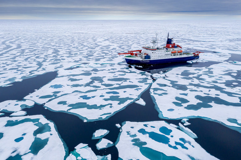 Polarstern близо до Северния полюс на 17 август 2020 г. Polarstern близо до Северния полюс на 17 август 2020 г.