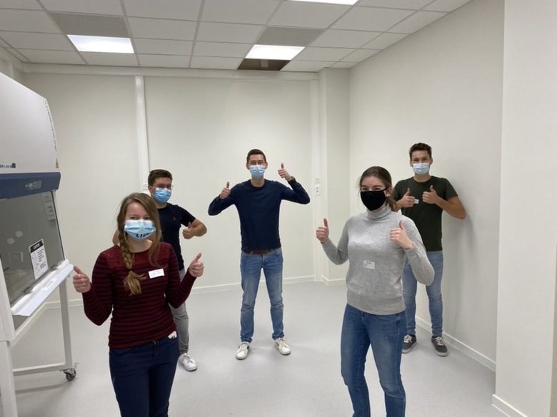 Част от персонала на новата суперлаборатория за изследване на ковид в Университетската болница в Гент.