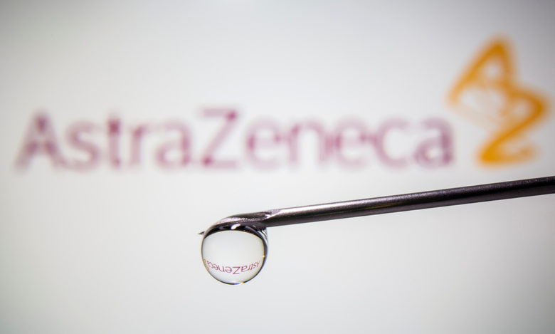 Ваксината на AstraZeneca и Оксфорд показа до 90% ефективност срещу COVID-19