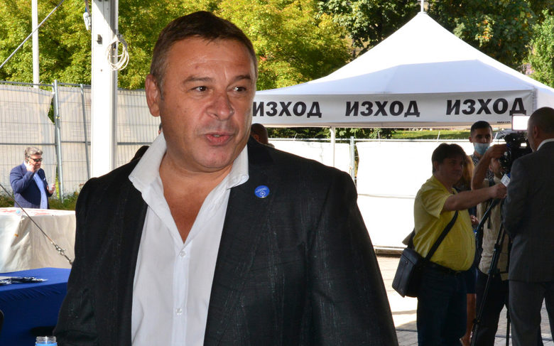 Атанас Камбитов напусна ГЕРБ в началото са септември и се присъедини към политическа партия "Републиканци за България" на Цветан Цветанов.