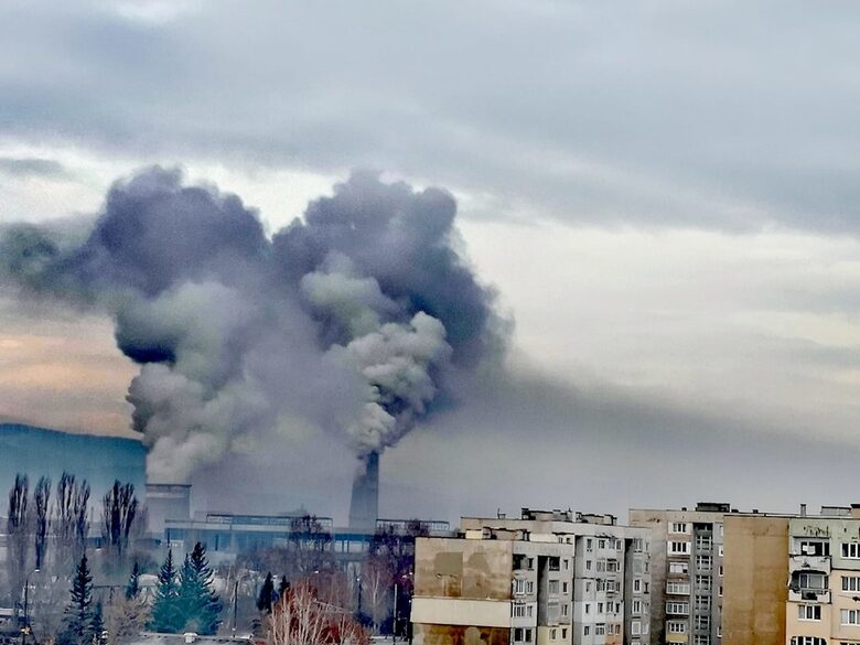 ТЕЦ "Република" в Перник, също свързвана с Ковачки ТЕЦ "Република" в Перник, също свързвана с Ковачки