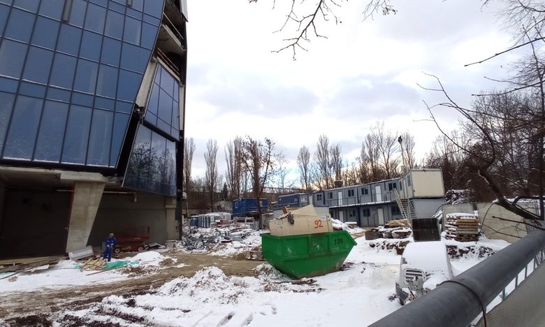 От тази страна на обекта общината ще прокара нова улица, която ще обслужи NV Tower.