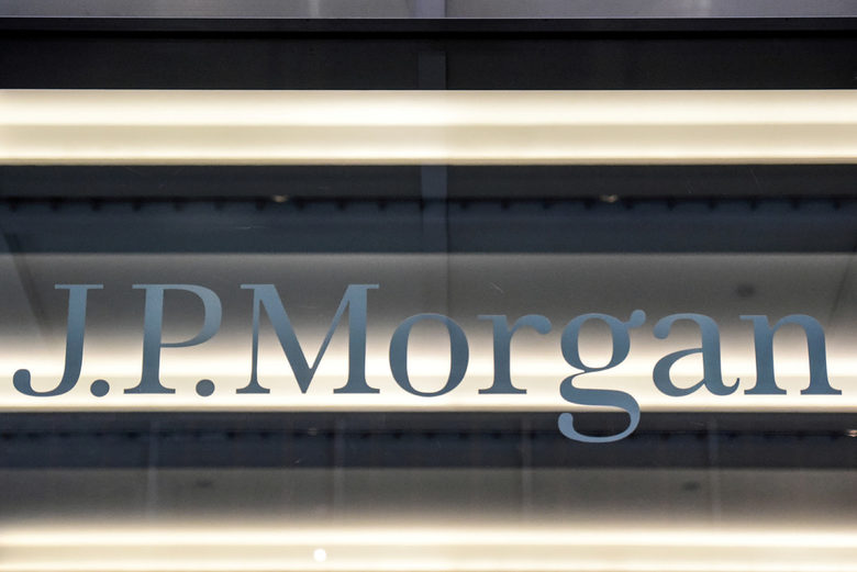 Банка JPMorgan тества блокчейн плащания в космоса
