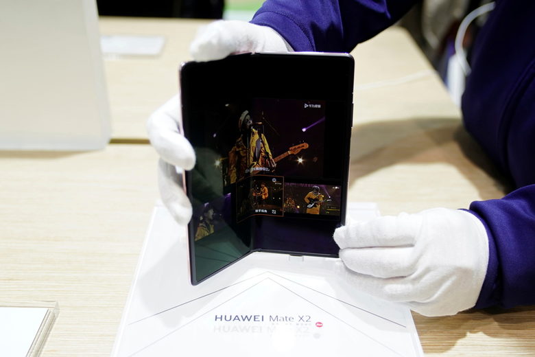 Тази седмица "Хуауей" пусна на пазара новия си сгъвеам смартфон