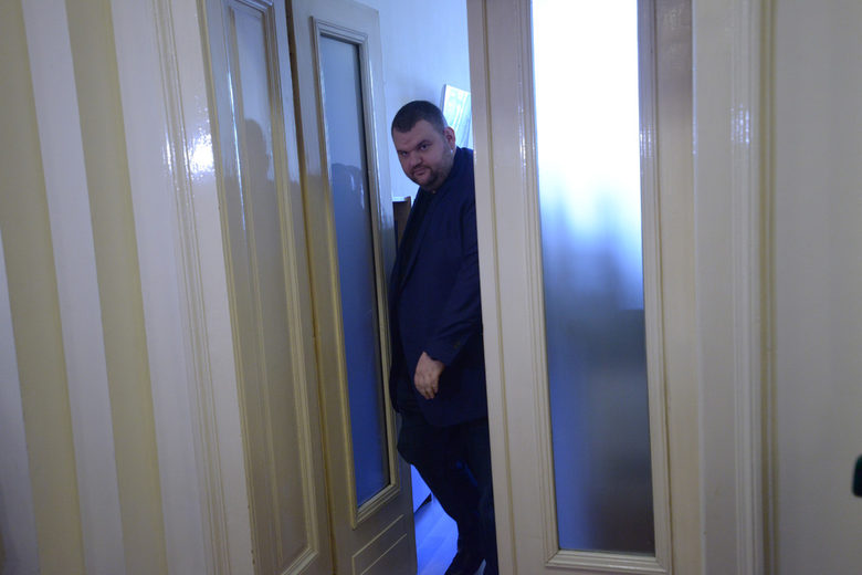 Едно от ключовите събития през изминалата година беше оттеглянето от медийния бизнес на бившия депутат от ДПС Делян Пеевски Едно от ключовите събития през изминалата година беше оттеглянето от медийния бизнес на бившия депутат от ДПС Делян Пеевски