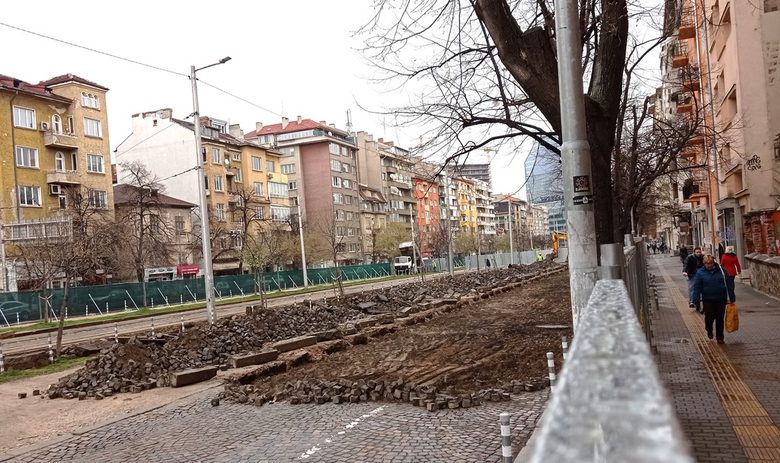 Не е ясно засега дали паветата по бул. Македония" ще се върнат в двете локални платна.