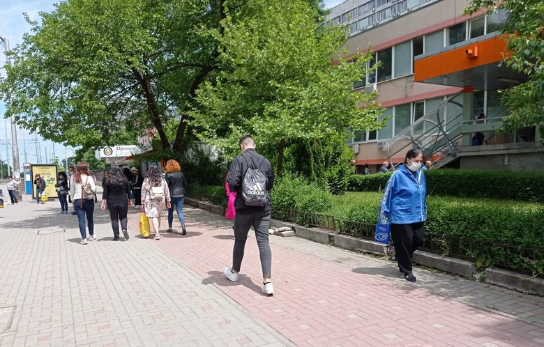 Другите три павилиона в близост до шахтата вече са премахнати.