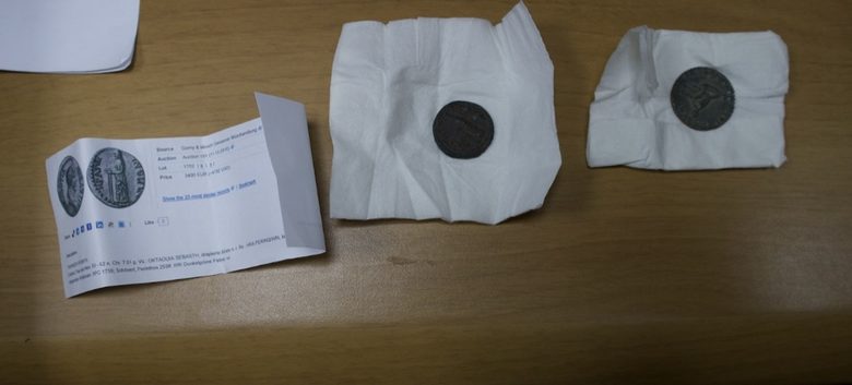 Прокуратурата намерила монети и визитки на фондация "Тракия" в кабинета на Папалезов