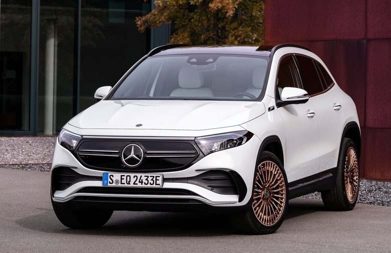 Mercedes-Benz влиза в бъдещето с два кросоувъра на ток