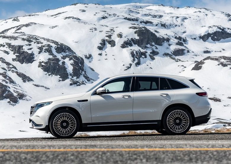 Mercedes-Benz влиза в бъдещето с два кросоувъра на ток