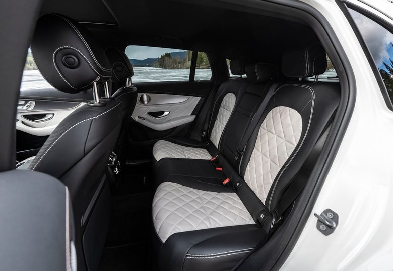 Mercedes-Benz влиза в бъдещето с два кросоувъра на ток