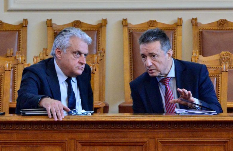 Служебните министри на вътрешните работи (вляво) Бойко Рашков и на правосъдието Янаки Стоилов бяха изслушани в парламента миналата седмица. Служебните министри на вътрешните работи (вляво) Бойко Рашков и на правосъдието Янаки Стоилов бяха изслушани в парламента миналата седмица.