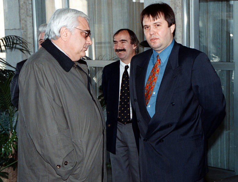 Андрей Луканов и Илий Павлов при посрещането на ръководителя на "Газпром" Рем Вяхирев.