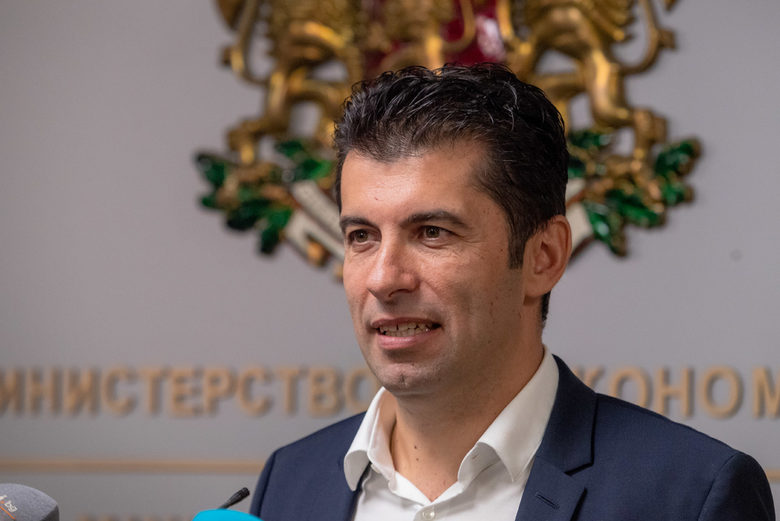 Кирил Петков поиска да бъде изслушан от Конституционния съд по делото за гражданството му, но съдът откхвърли искането му, Кирил Петков поиска да бъде изслушан от Конституционния съд по делото за гражданството му, но съдът откхвърли искането му,