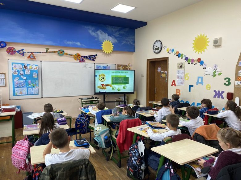 Детето - пешеходец, пътник и водач: правилата се схващат по-лесно в компанията на мечето TEDI