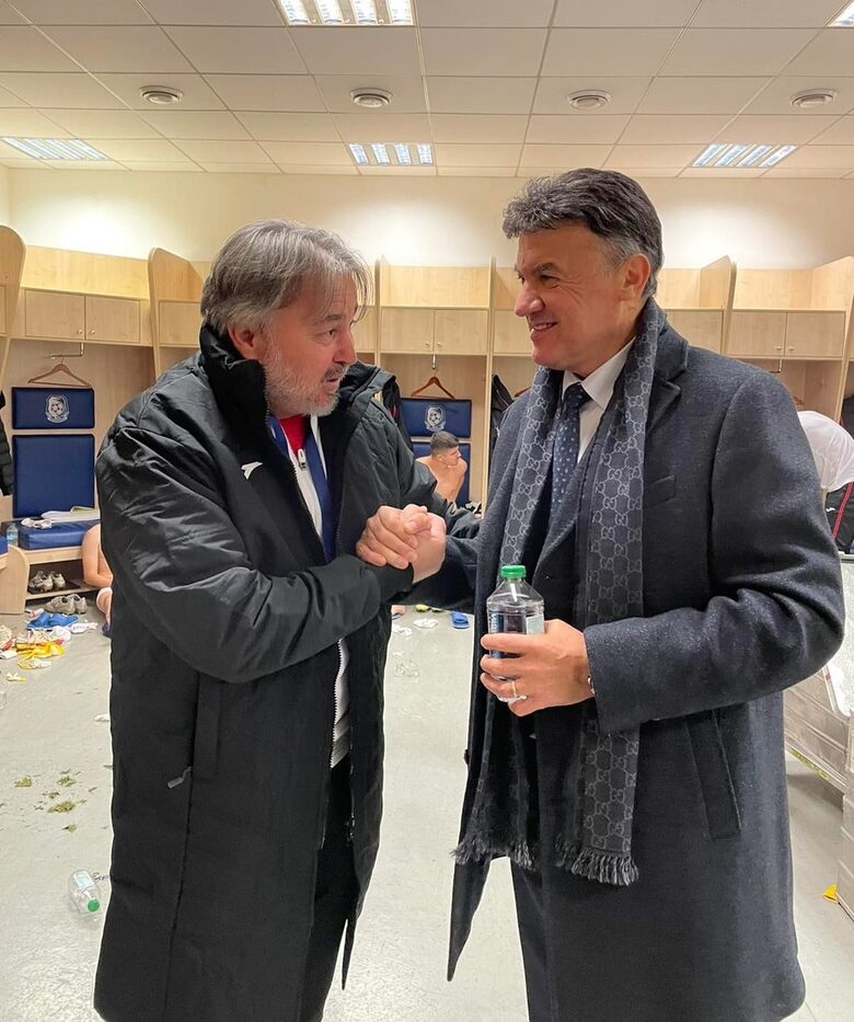 Президентът на БФС Борислав Михайлов даде знак, че Ясен Петров ще продължи работата си