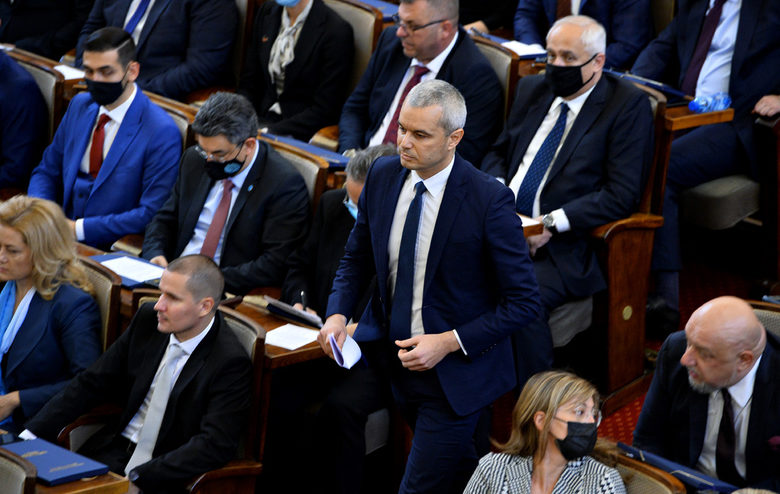 Правителство до седмица и смирение: заявките от първия работен ден на парламента Правителство до седмица и смирение: заявките от първия работен ден на парламента