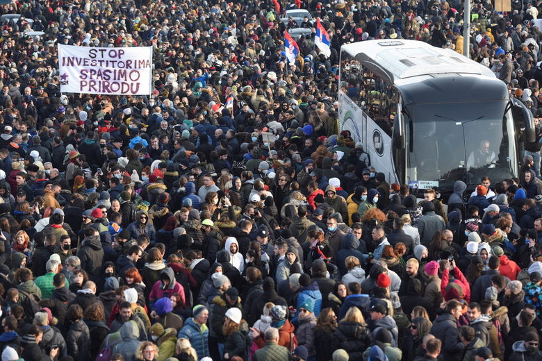 Хиляди сърби блокираха пътища в антиправителствен протест
