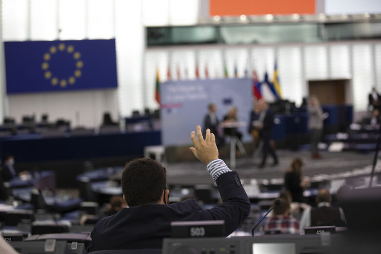 Изборът на шеф на европарламента: Мецола и поделеното кресло