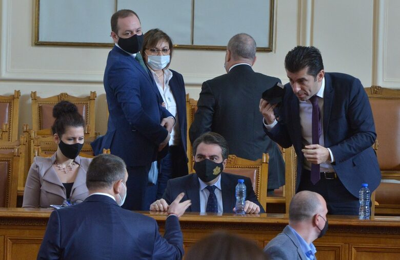 Депутатът от ДПС Делян Пеевски влезе в пререкания с министър-председателя Кирил Петков и вицепремиера Асен Василев.