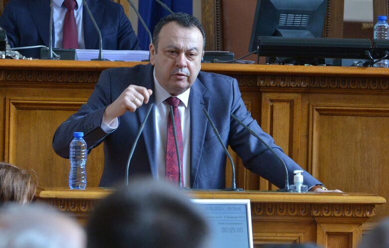 Хамид Хамид от ДПС обвини управляващите във фиксация в главния прокурор Иван Гешев. Хамид Хамид от ДПС обвини управляващите във фиксация в главния прокурор Иван Гешев.