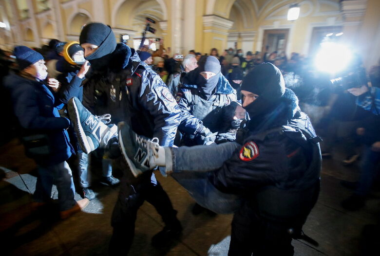 Арести на протестиращи в Санкт Петербург