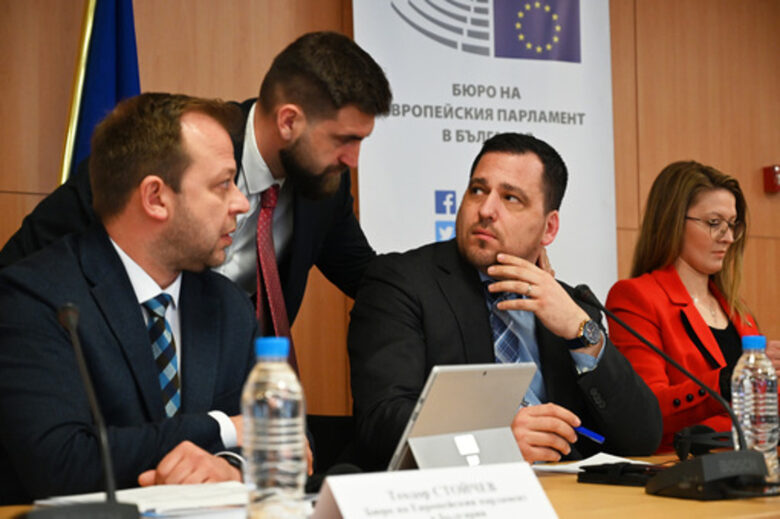 Делегация на Комисията за бюджетен контрол беше в София през април, за да събере факти по информациите за злоупотреби с европейско финансиране в България Делегация на Комисията за бюджетен контрол беше в София през април, за да събере факти по информациите за злоупотреби с европейско финансиране в България