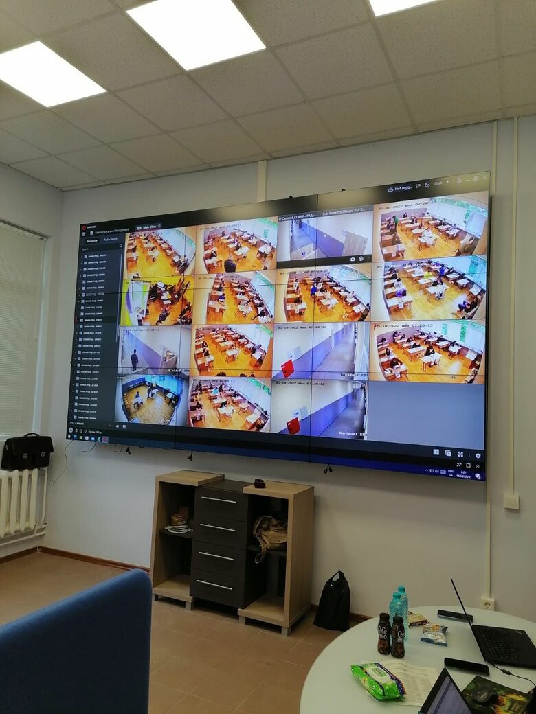 Зрелостниците писаха съчинение по Дебелянов и есе за "Тежестта на думите"