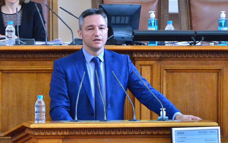 "Целят да дискредитират левицата": Вигенин отхвърля коалиция с ГЕРБ и ДПС