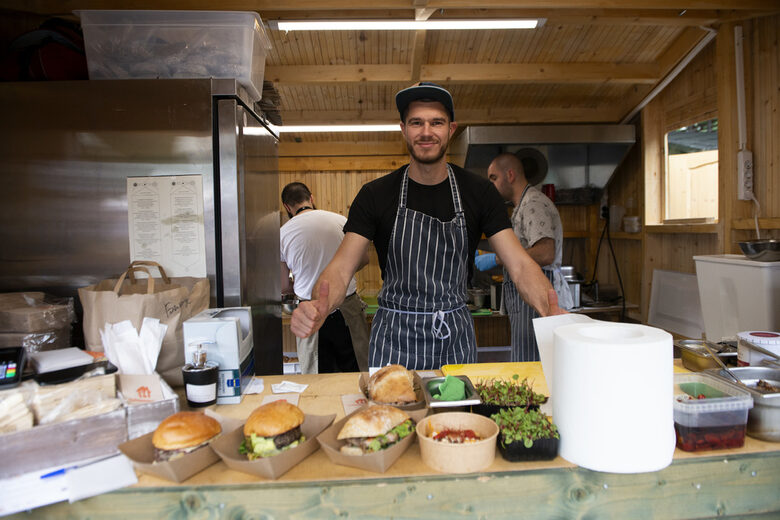  Коктейли и танци до НДК на нов 