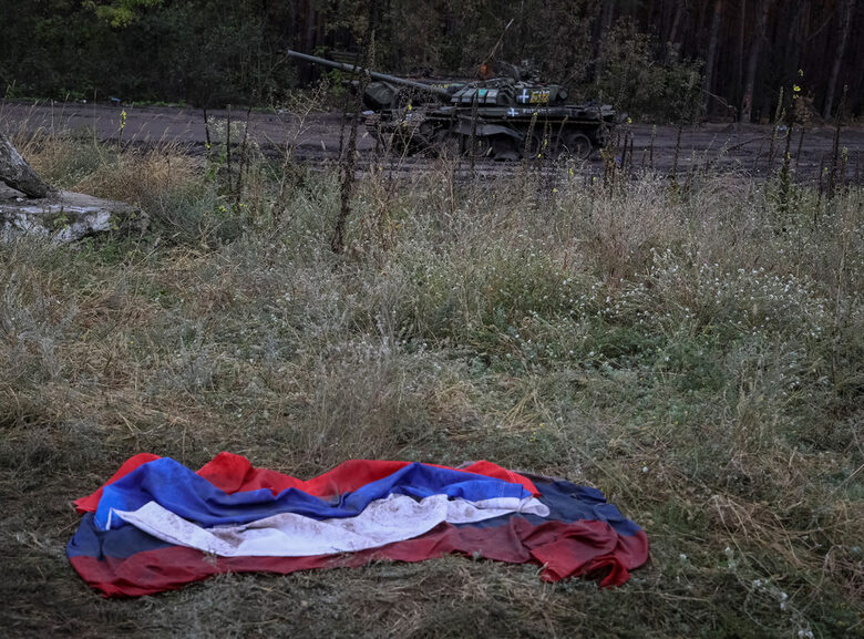 Като "скрита мобилизация" определяха някои експерти комбинацията между дейността на частни военни компании и набирането на доброволни в Донбас в последните месеци. Като "скрита мобилизация" определяха някои експерти комбинацията между дейността на частни военни компании и набирането на доброволни в Донбас в последните месеци.