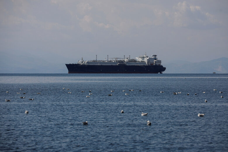 Единственият гръцки LNG терминал увеличава вноса, за да замени руския газ