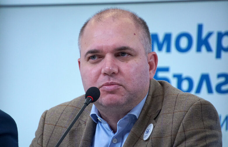 Панев: Можем да разсъждаваме за кабинет на "Продължаваме промяната", но топката е в тях
