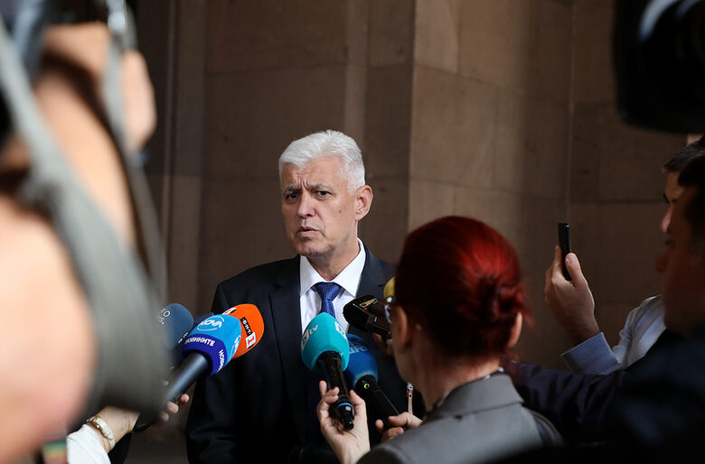 За министъра на отбраната оградата по границата не е много надеждна