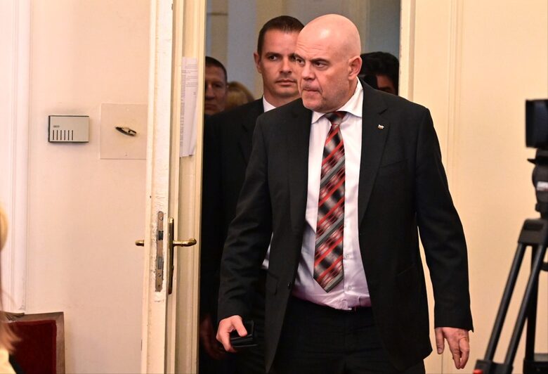 Карадайъ обсъди с Гешев кога властта е бухалка Карадайъ обсъди с Гешев кога властта е бухалка