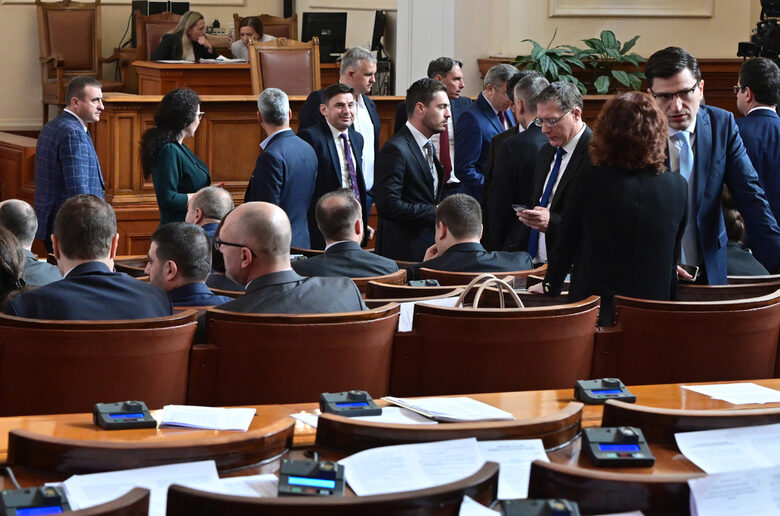 Необходими са законодателни промени според парламентарни партии