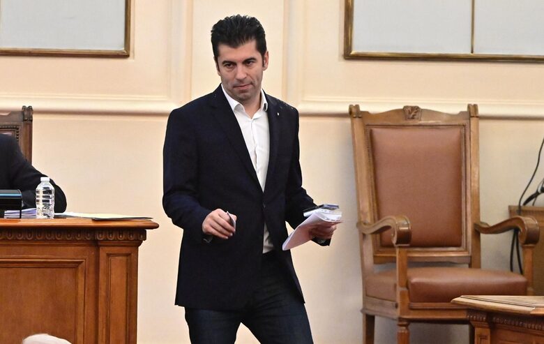 С препратки към филми Петков и Атанасова се заядоха за видоезаснемането в секциите
