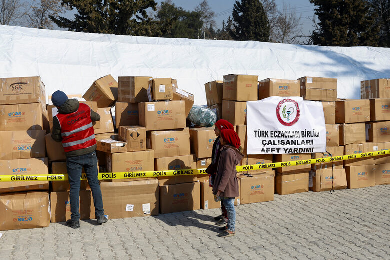  Заради конфликти на турци спасители стопираха работа, жертвите са над 25 хиляди и може да се удвоят 