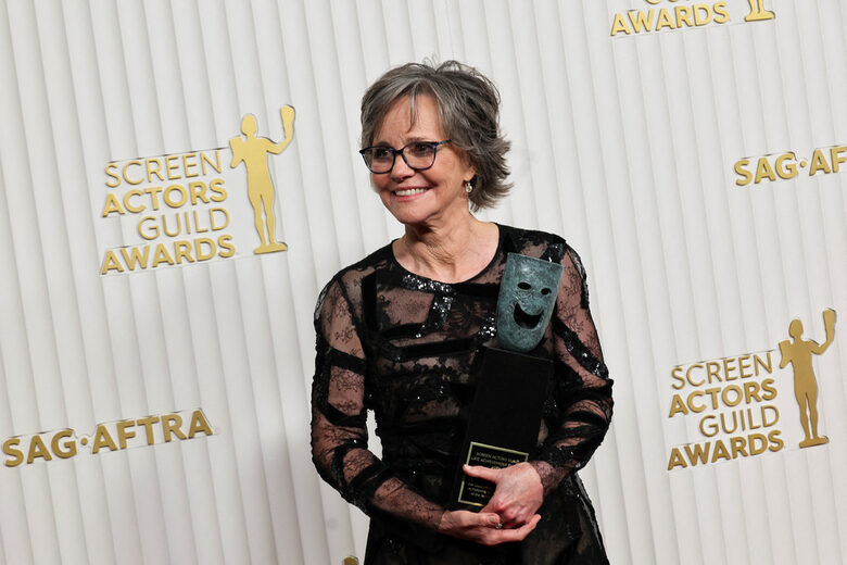  Актрисата Сали Фийлд получи премията за цялостни достижения. 