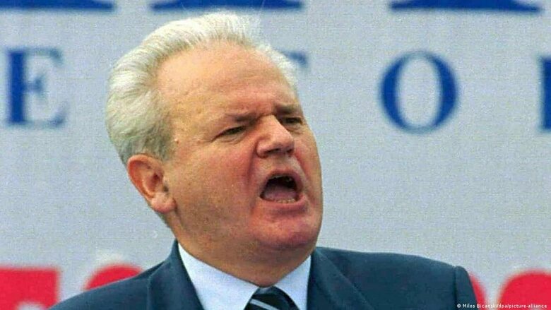 И след като загуби изборите през 2000 г., Милошевич продължи да има сериозно влияние. И след като загуби изборите през 2000 г., Милошевич продължи да има сериозно влияние.