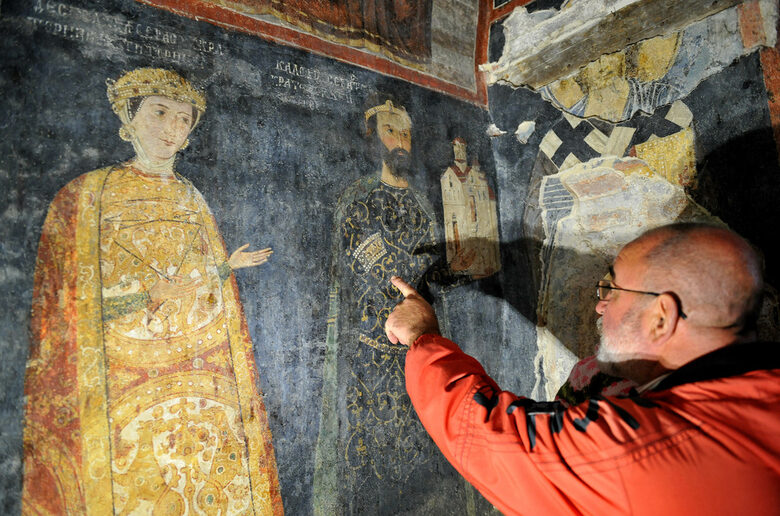  Болярката Десислава от стенописа в Боянската черква да е лице на българските евромонети, предлага доцент Йосиф Аврамов и прибавя: както Мариана с фригийската шапка, знак на франция, е на техните монети 