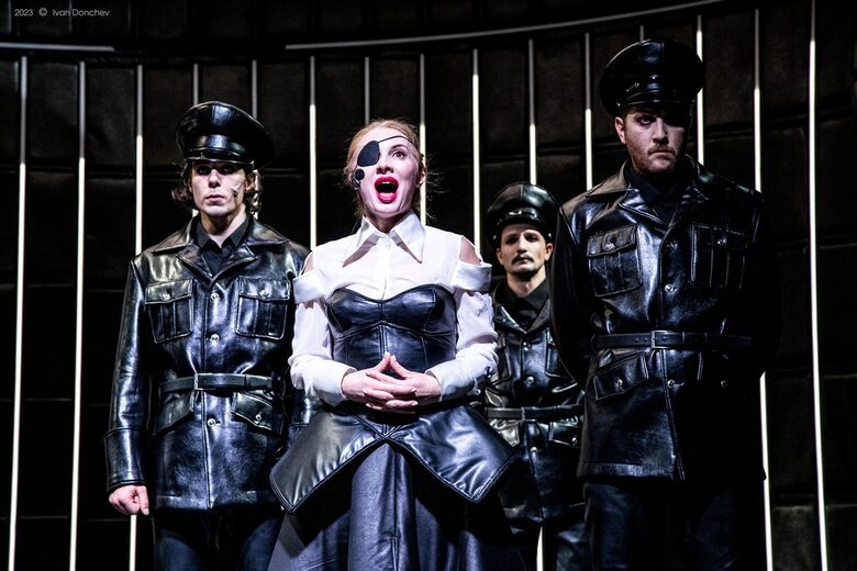  Кадър от постановката 