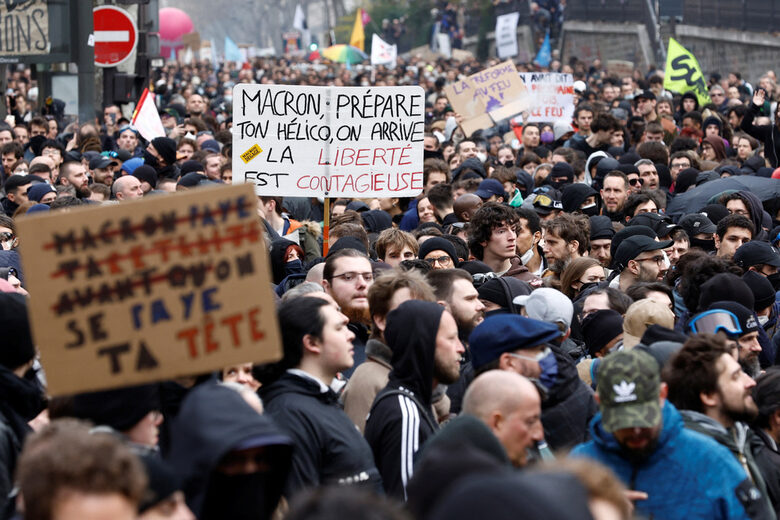  В Париж десетки хиляди хора се стекоха на демонстрациите, свикани от синдикатите 