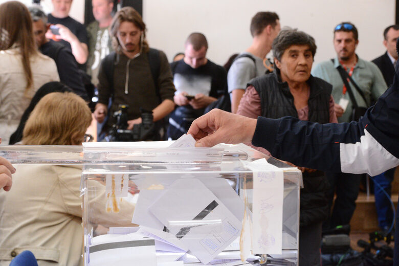  Избори 2023: ръчно преброяване, електорална незаинтересованост и мрачни вероятности за кабинет 