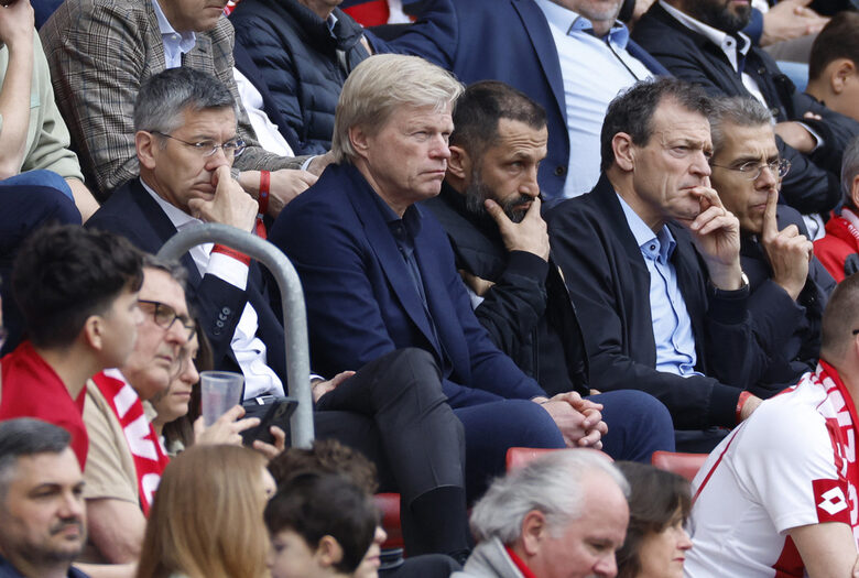  Ръководителите на клуба Оливер Кан (в средата), Херберт Хайнер и Хасан Салихамиджич (от двете му страни. 