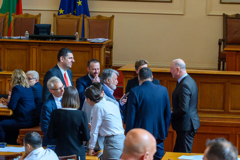  Предозиране: Изкусителен нагон към автентичност и метафоричност се пробуди у депутатите 